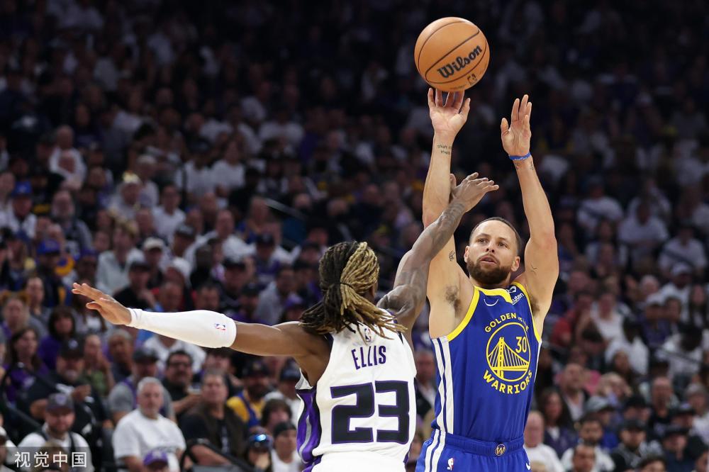 锋线火力下 锋线火力下